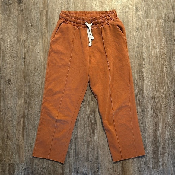 URBAN OUTFITTERS RUST ORANGE RAW HEM CROPPED SWEATPANTS (M) - Picture 1 of 7